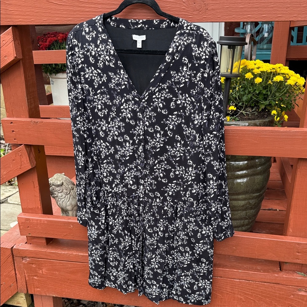 Garnet Hill, Black and cream, long sleeve, knee length dress, size 16